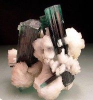 /album/nemeton-cristallino/verghe-di-tormalina-verde-jpg/